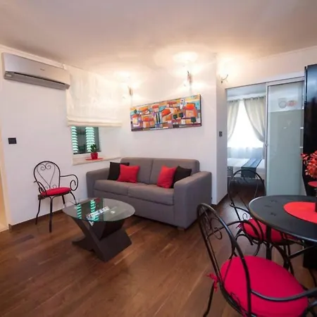 Impeccable 1-bed In Center Of * Split