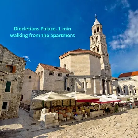 Impeccable 1-bed In Center Of Lejlighed Split