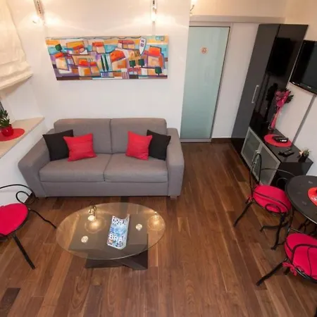 Impeccable 1-bed In Center Of Lejlighed *