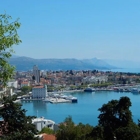 Impeccable 1-bed In Center Of Lejlighed Split