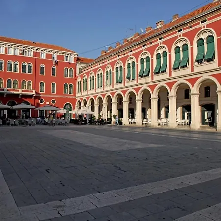 Impeccable 1-bed In Center Of