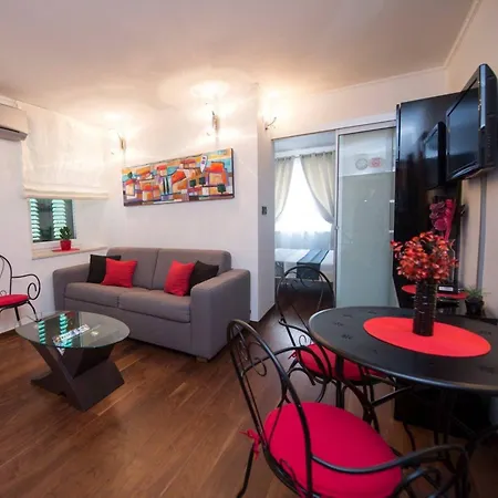 Impeccable 1-bed In Center Of *