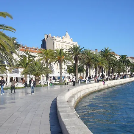 Impeccable 1-bed In Center Of *